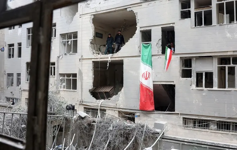 Іран відкидає пропозиції США щодо завершення війни та продовжує бомбардування — Bloomberg