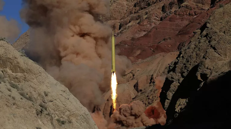 Іран повідомив про потужний удар по притулках американських військових у Дубаї