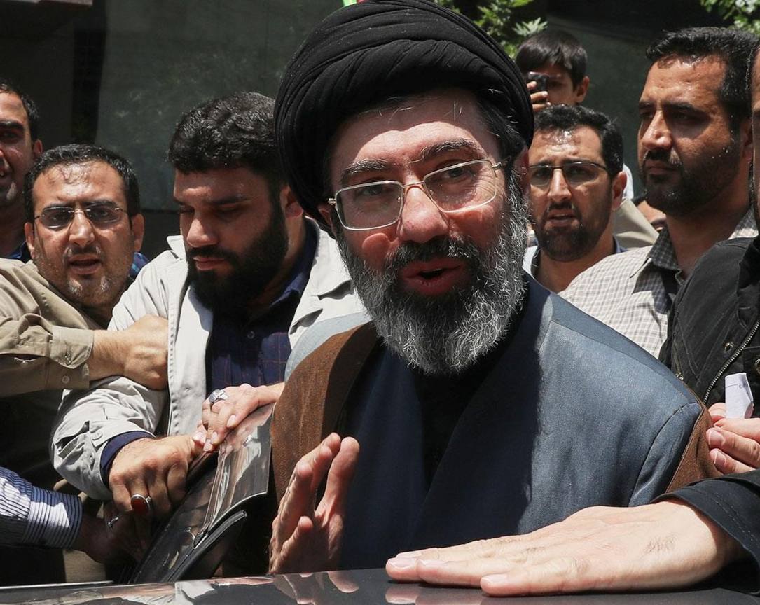 Закриття Ормузької протоки має продовжуватися як інструмент тиску на ворога, - Моджтаба Хаменеї.