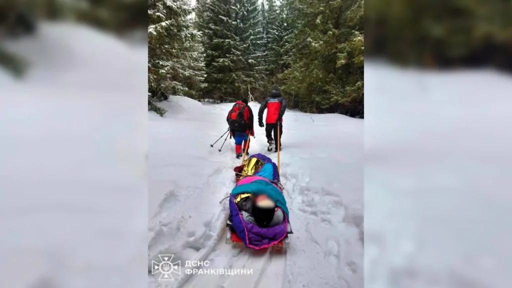 Гірські рятувальники Прикарпаття допомогли постраждалій туристці