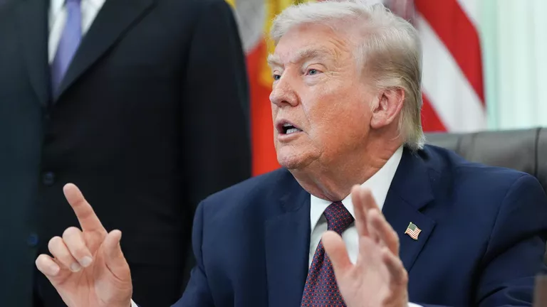 Трамп заявив, що серйозно розглядає вихід США з НАТО