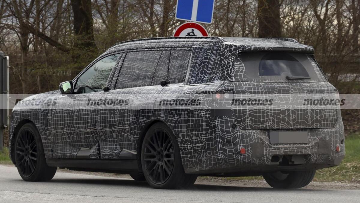 Найбільший BMW iX7 показали перед офіційним дебютом